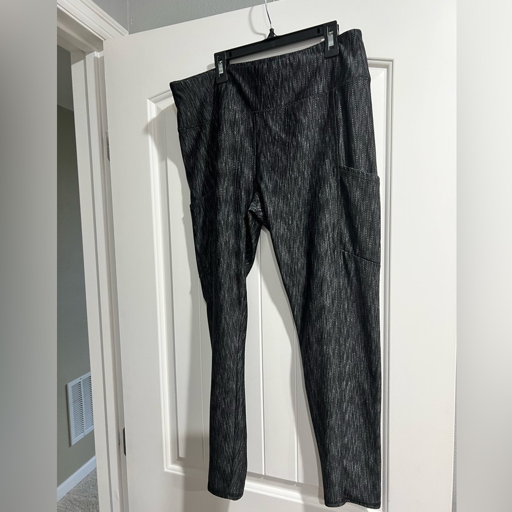 Women’s leggings pants workout yoga Maurice’s In Motion black dark grey XL